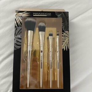 BRANDE NEW IN BOX MAKEUP BRUSHES